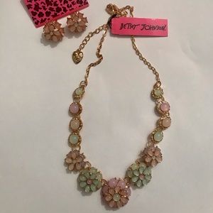 Beautiful flower necklace and earrings